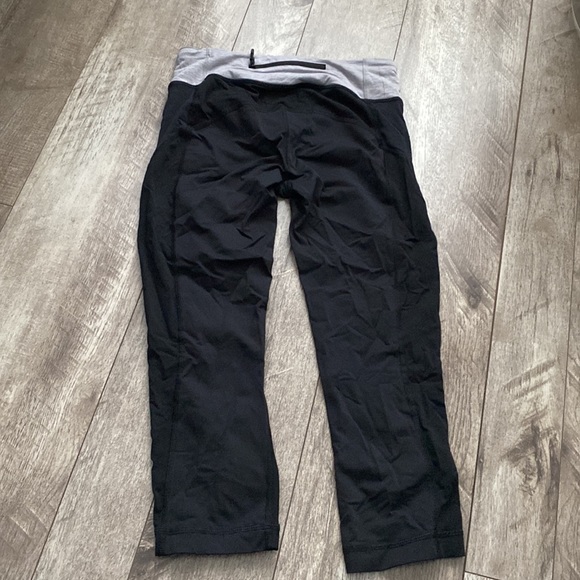 Lululemon 3/4 legging with zipper on the waist - Picture 2 of 4